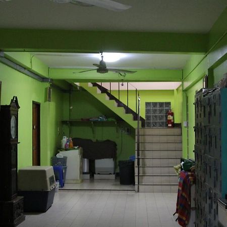 New C.H. Guest House Bangkok Eksteriør billede